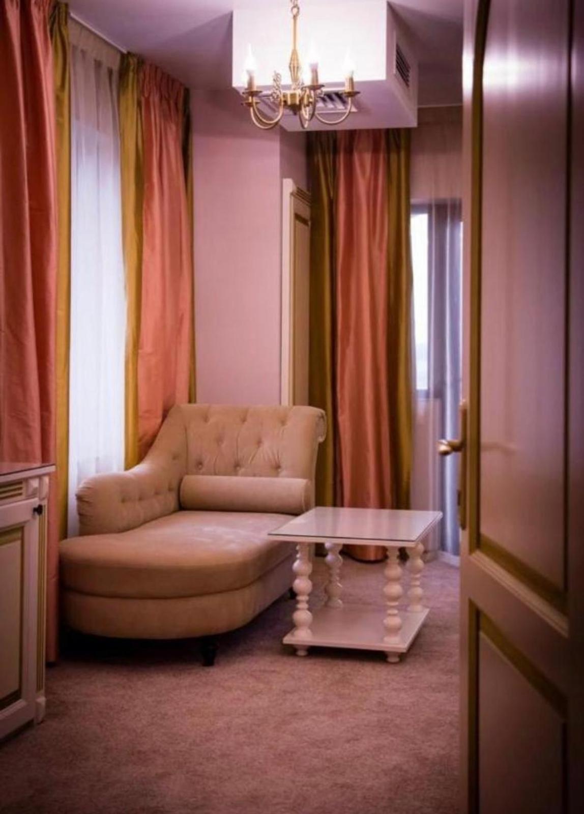Hotel Goya Collection Targu Jiu Exterior photo